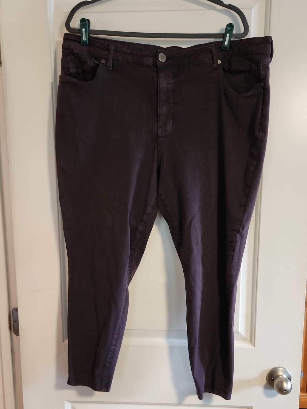 Kut from the Kloth Skinny Jeans in Deep Plum